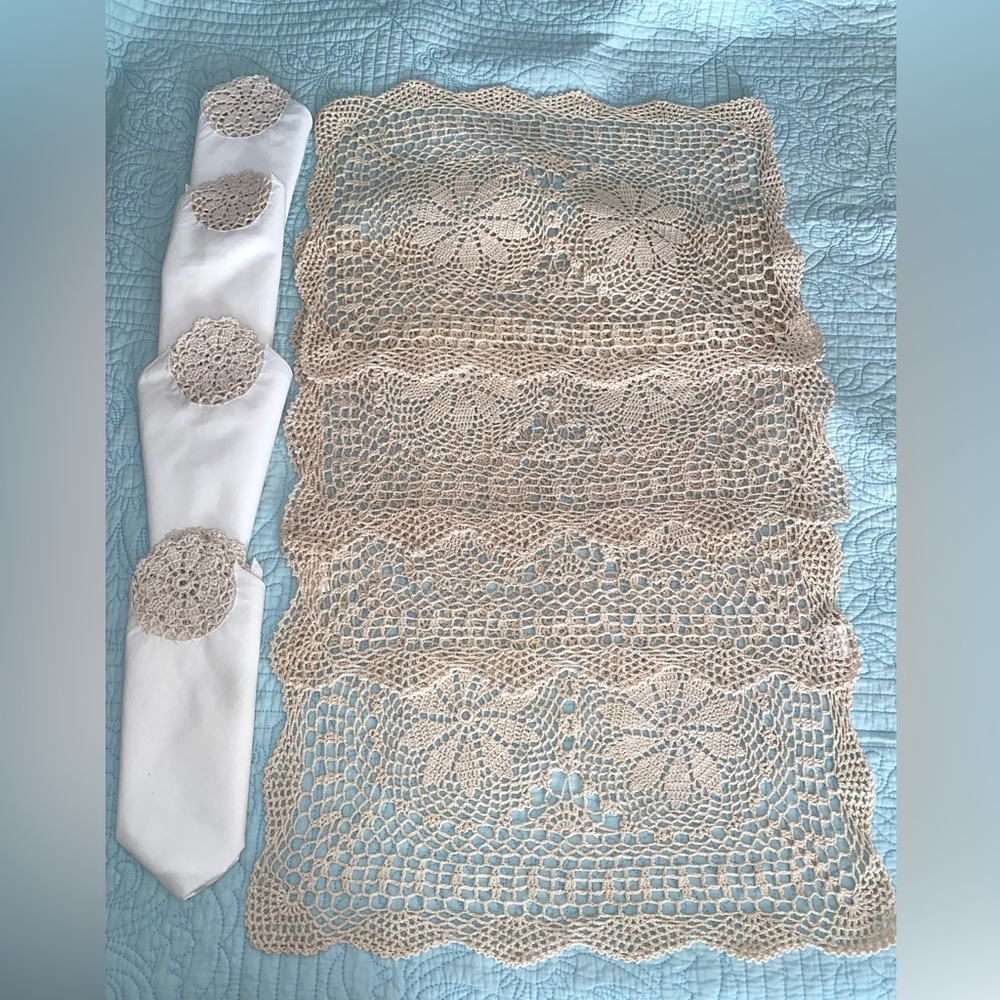 Vintage Crochet Lace Placemat and Cloth Napkin Set